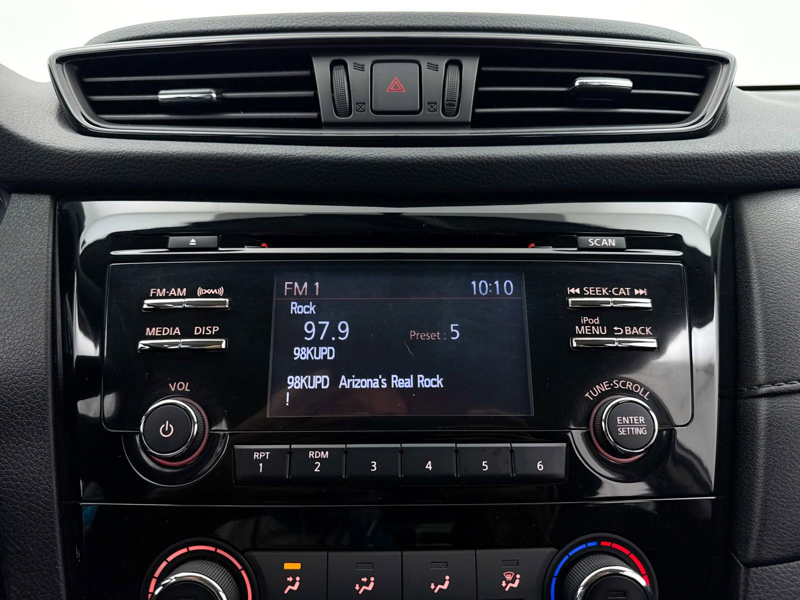 Used 2017 Nissan Rogue S image 4