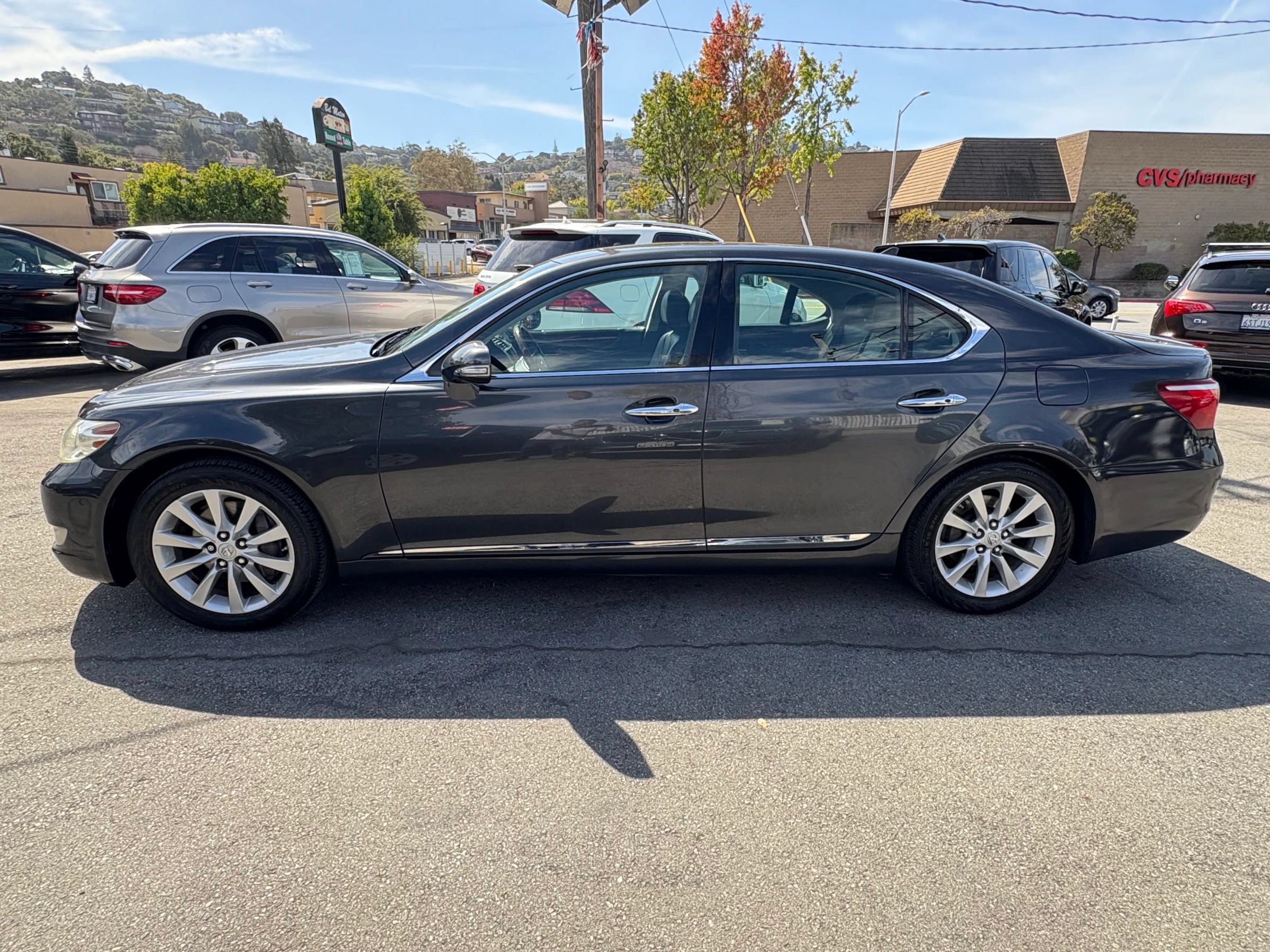 Used 2010 Lexus LS 460 w/ Comfort Pkg RWD image 6