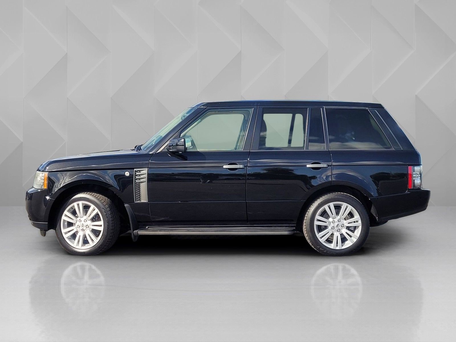 Used 2011 Land Rover Range Rover HSE LUX image 3