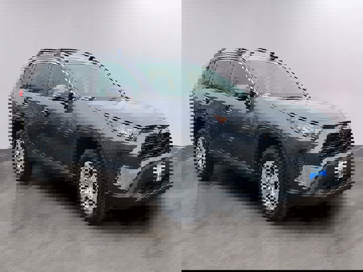 Used 2021 Toyota RAV4 LE image 3