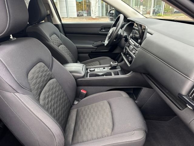 Used 2024 Nissan Pathfinder S image 26