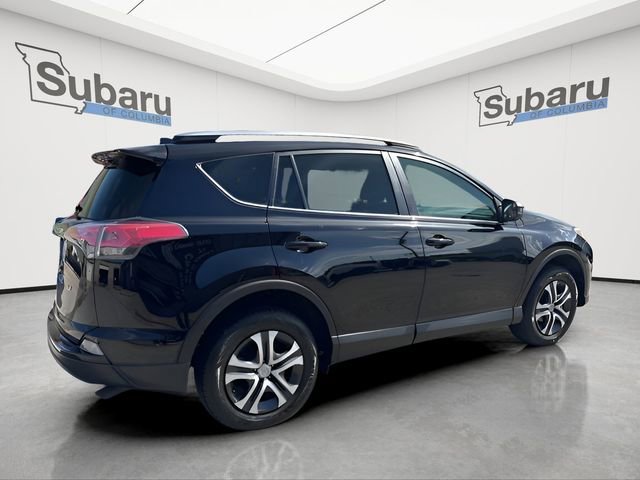 Used 2017 Toyota RAV4 LE FWD image 7