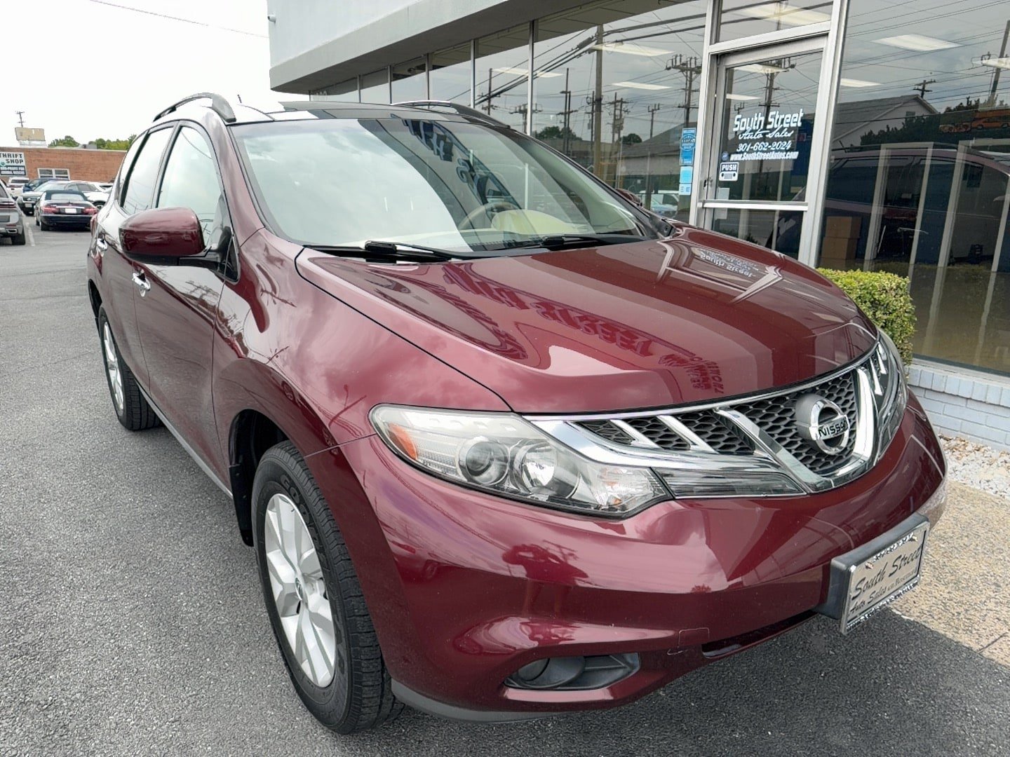 Used 2011 Nissan Murano SV AWD/4WD image 2