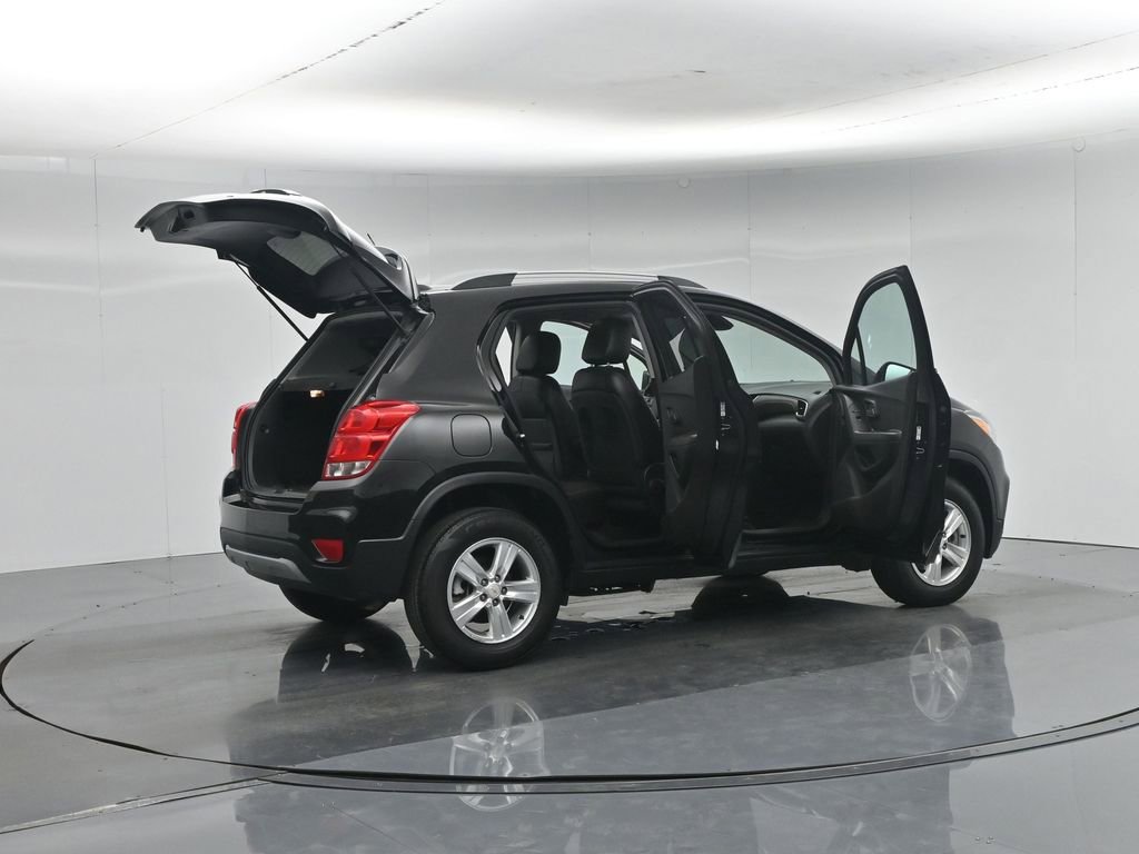Used 2020 Chevrolet Trax LT w/ LT Convenience Package AWD/4WD image 6