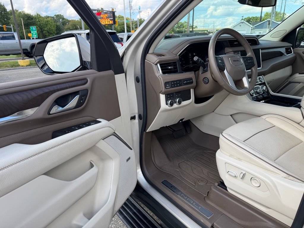 Used 2022 GMC Yukon XL Denali AWD/4WD image 18