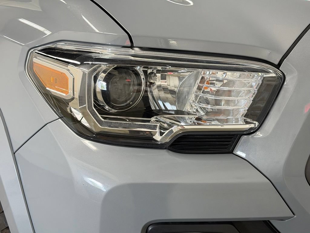 Used 2021 Toyota Tacoma TRD Sport AWD/4WD image 9