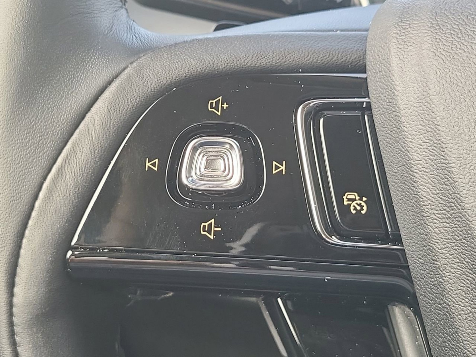 Used 2025 Lincoln Corsair Grand Touring w/ Equipment Group 302A image 27