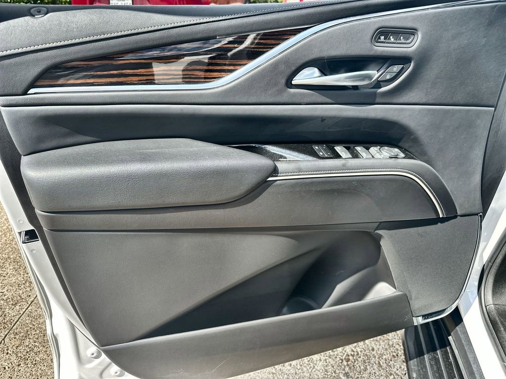 Used 2023 Cadillac Escalade Premium Luxury image 21