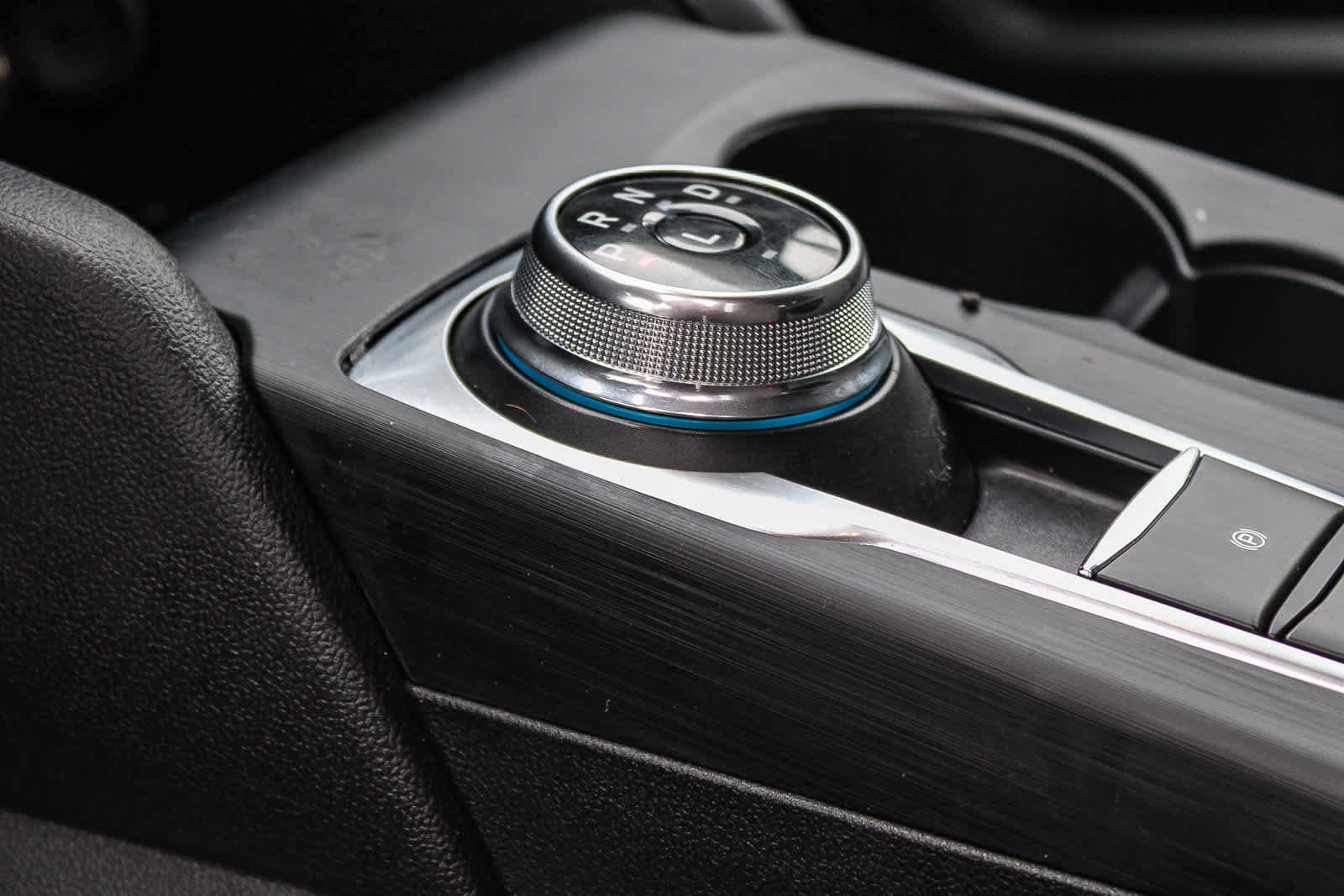 Used 2022 Ford Escape SE w/ SE Sport Appearance Package image 22