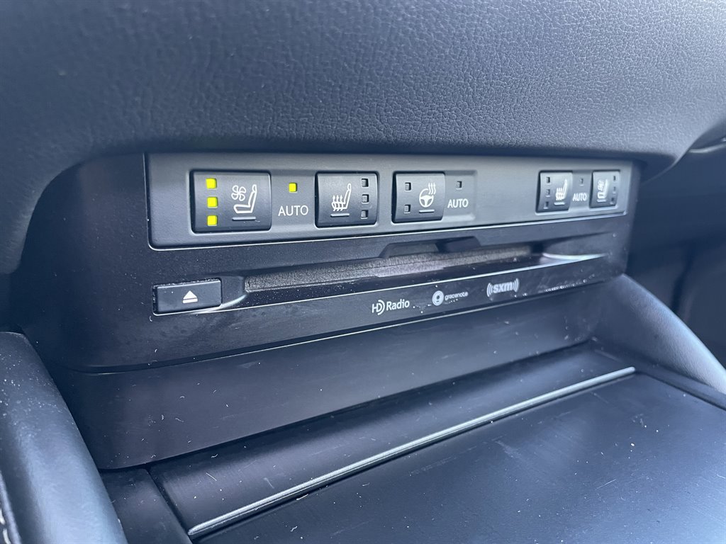 Used 2020 Lexus ES 300h w/ Premium Package FWD image 30