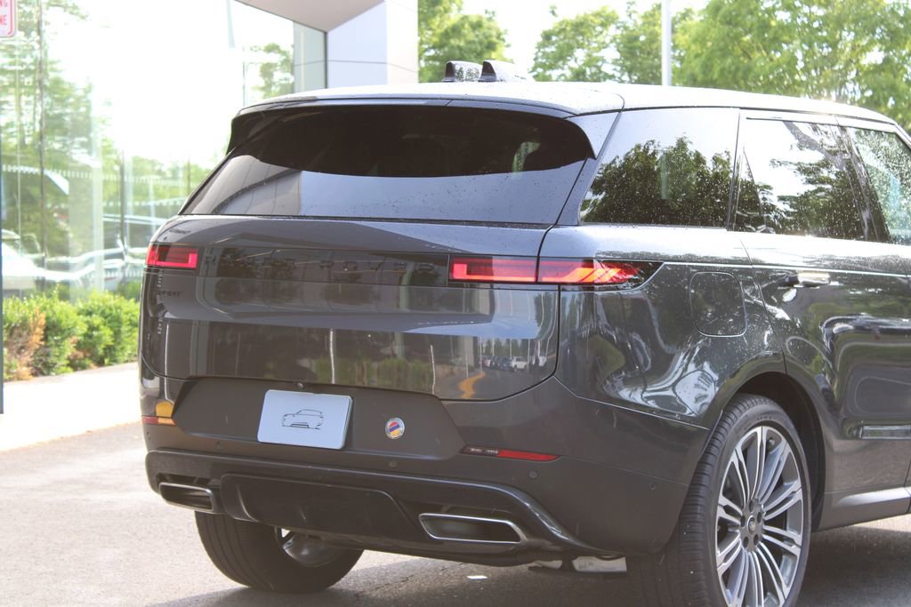 Used 2024 Land Rover Range Rover Sport SE AWD/4WD image 5
