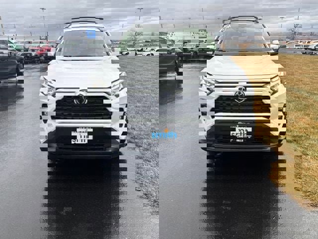 Used 2023 Toyota RAV4 XLE Premium image 8