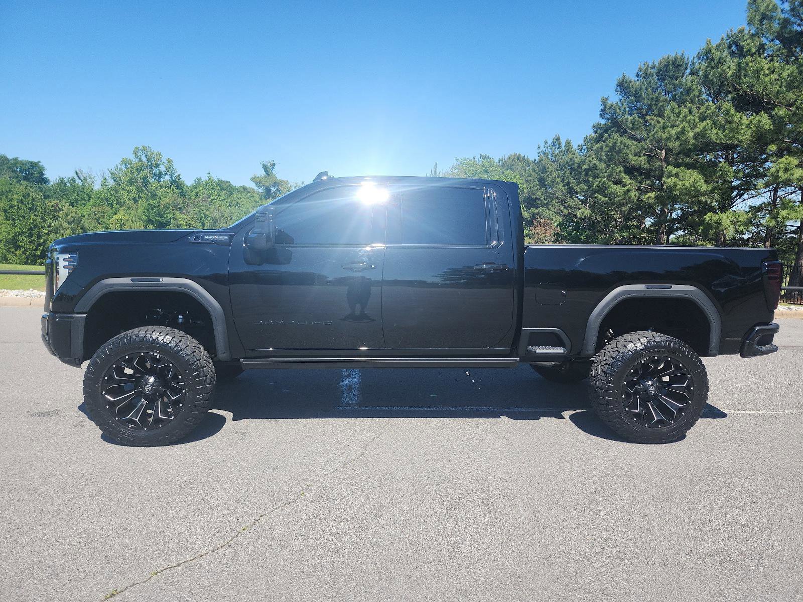 Used 2025 GMC Sierra 2500 Denali Ultimate AWD/4WD image 2