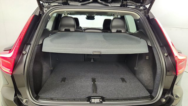 New 2026 Volvo XC40 B5 Plus w/ Protection Package Premier AWD/4WD image 38