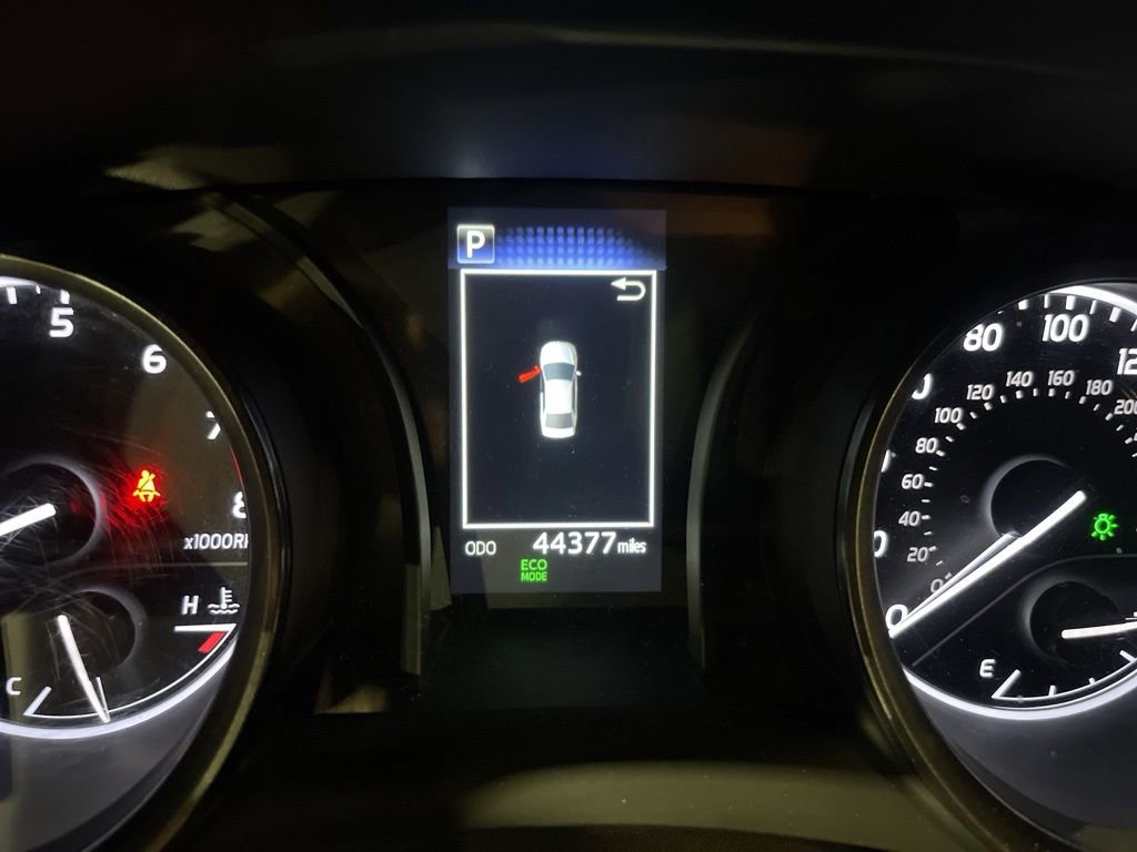 Used 2023 Toyota Camry SE image 7