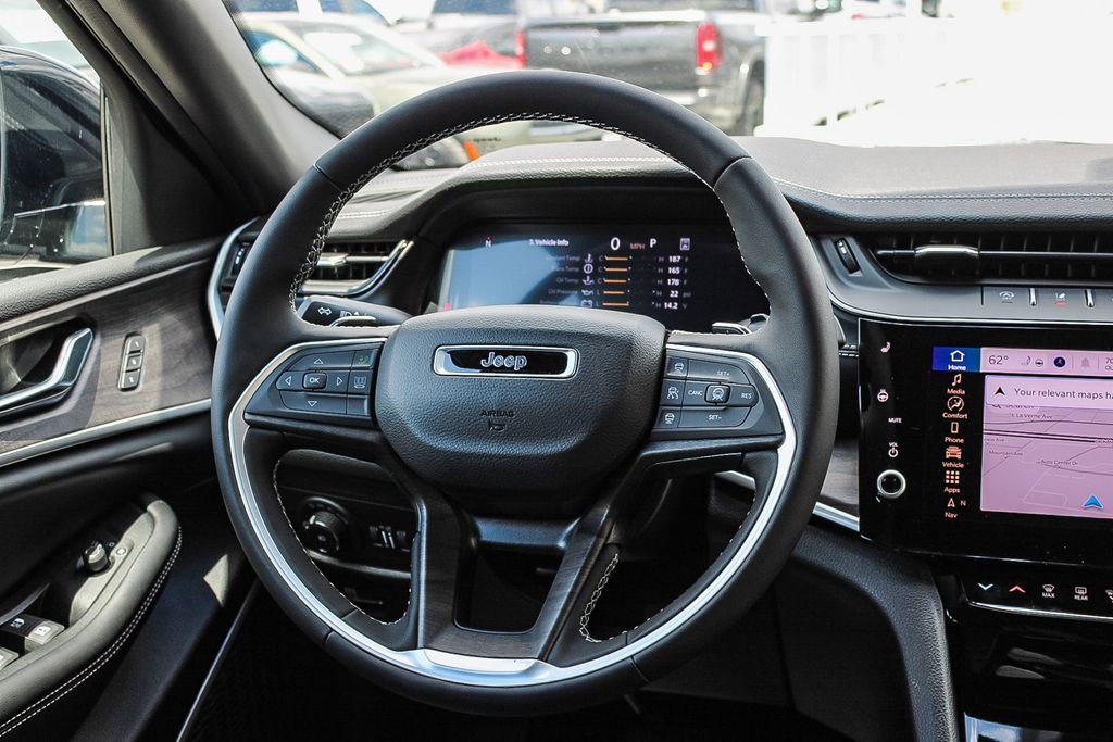 New 2026 Jeep Grand Cherokee Limited w/ Limited Altitude Package AWD/4WD image 16