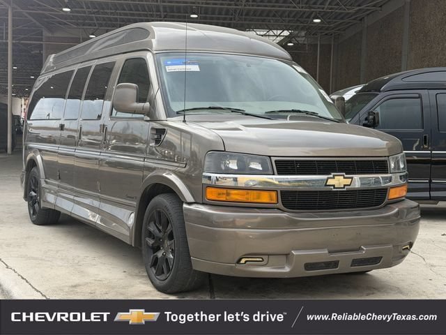 Used 2023 Chevrolet Express 2500 Extended RWD image 1