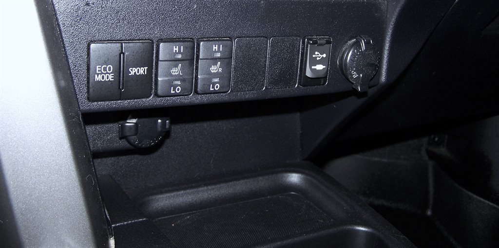 Used 2018 Toyota RAV4 Limited FWD image 13