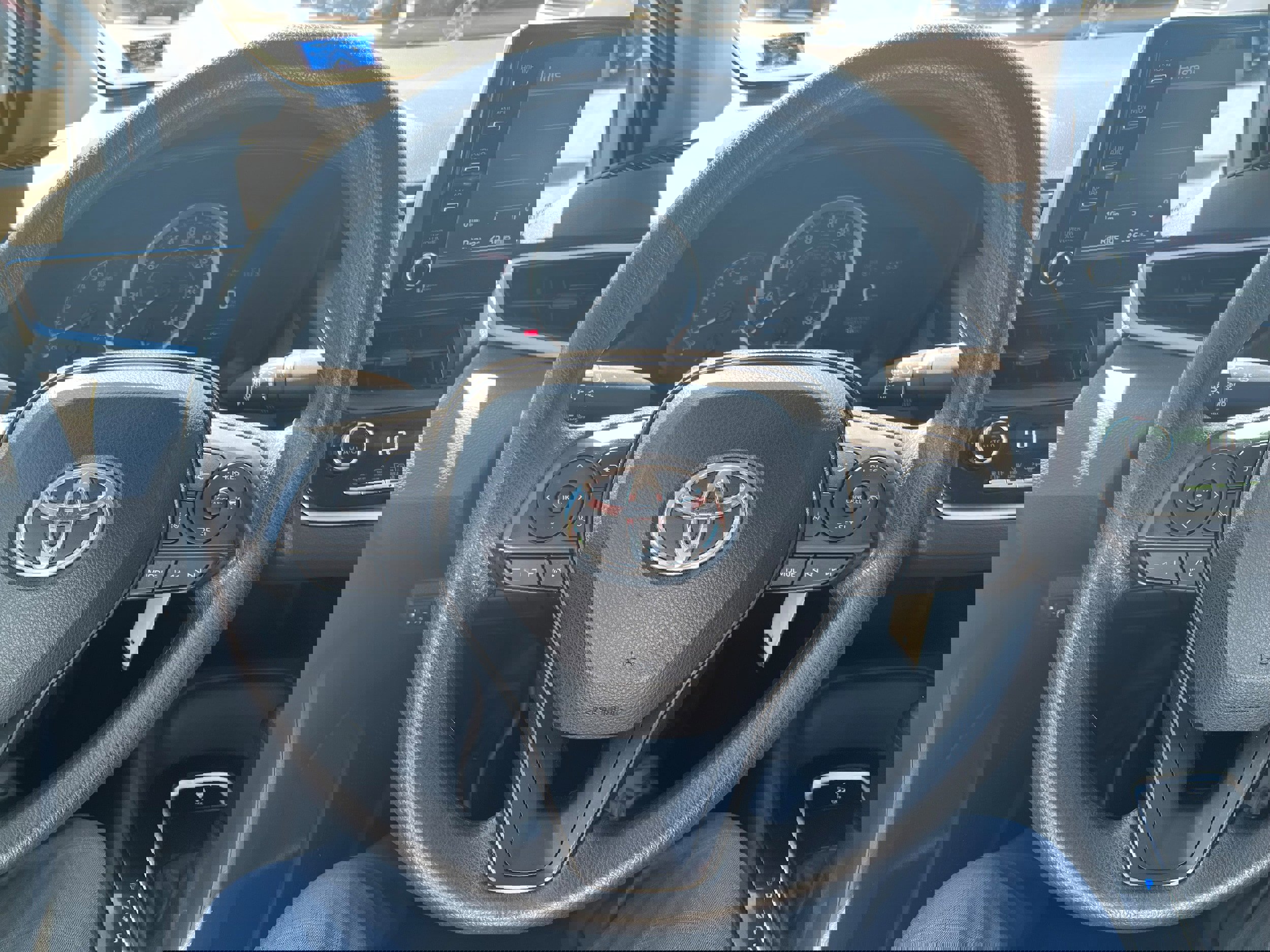 Used 2021 Toyota Corolla LE w/ Carpet Mat Package (TMS) image 23