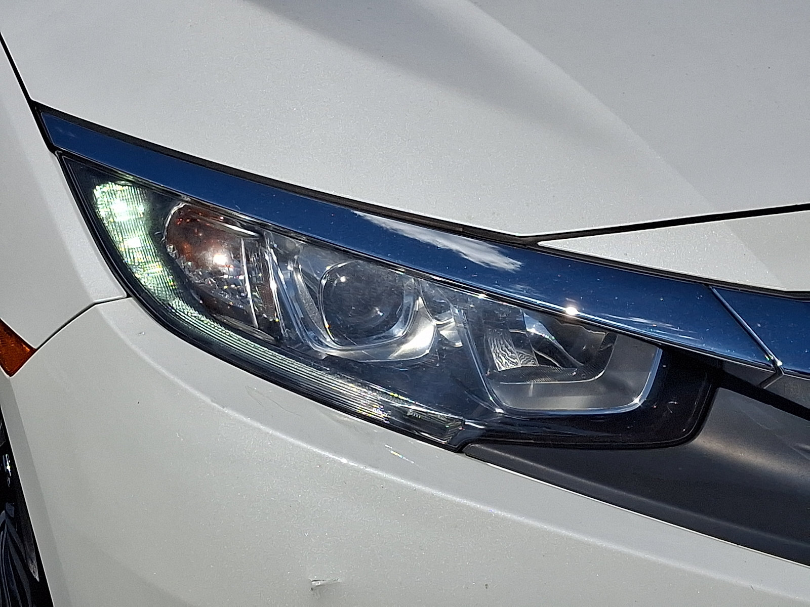 Used 2018 Honda Civic EX-L image 9