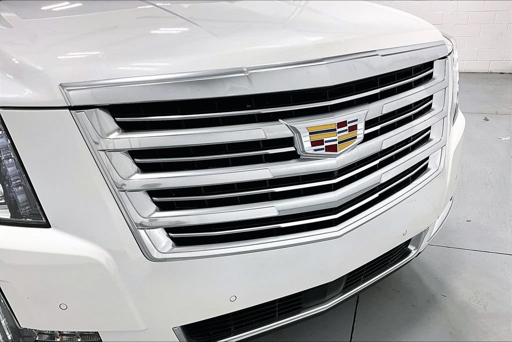 Used 2018 Cadillac Escalade Platinum AWD/4WD image 35