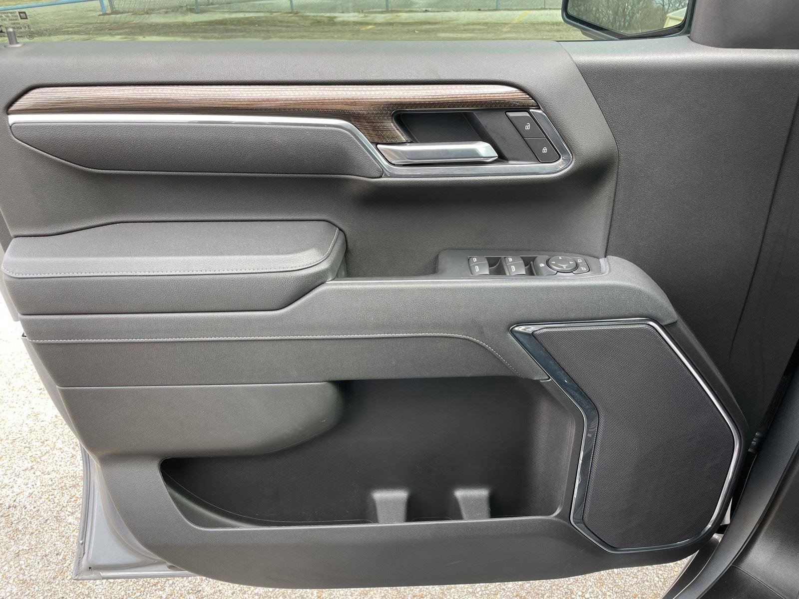 Used 2025 Chevrolet Silverado 1500 LT image 32