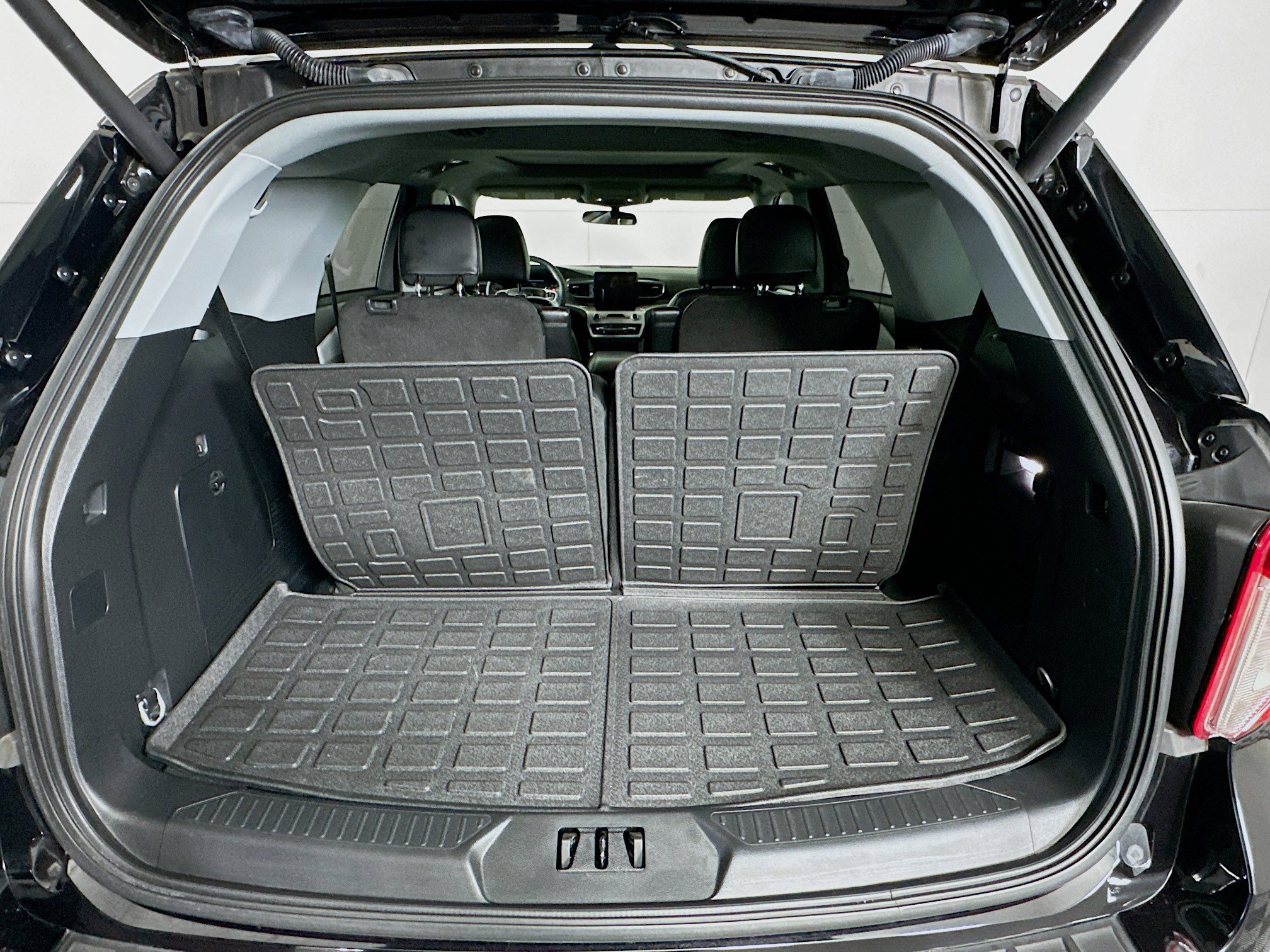 Used 2023 Ford Explorer XLT w/ Equipment Group 202A image 30