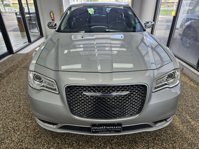 Used 2019 Chrysler 300 Touring w/ Chrome Appearance Package image 6