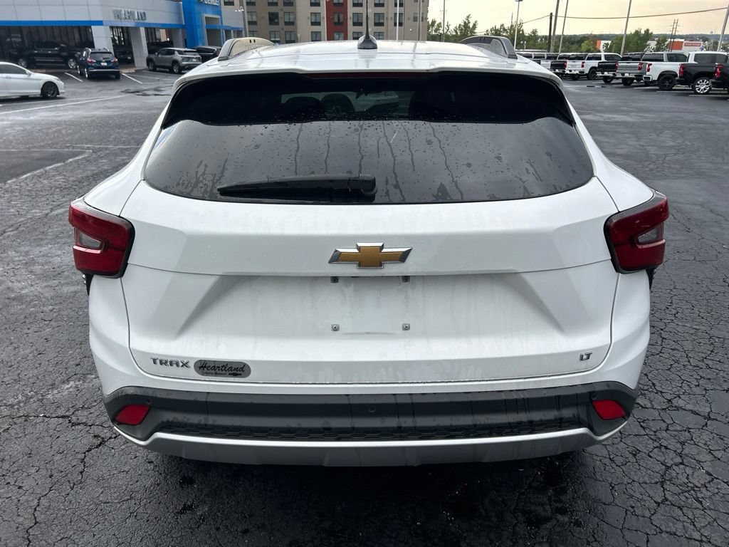 Used 2025 Chevrolet Trax LT w/ Driver Confidence Package FWD image 4
