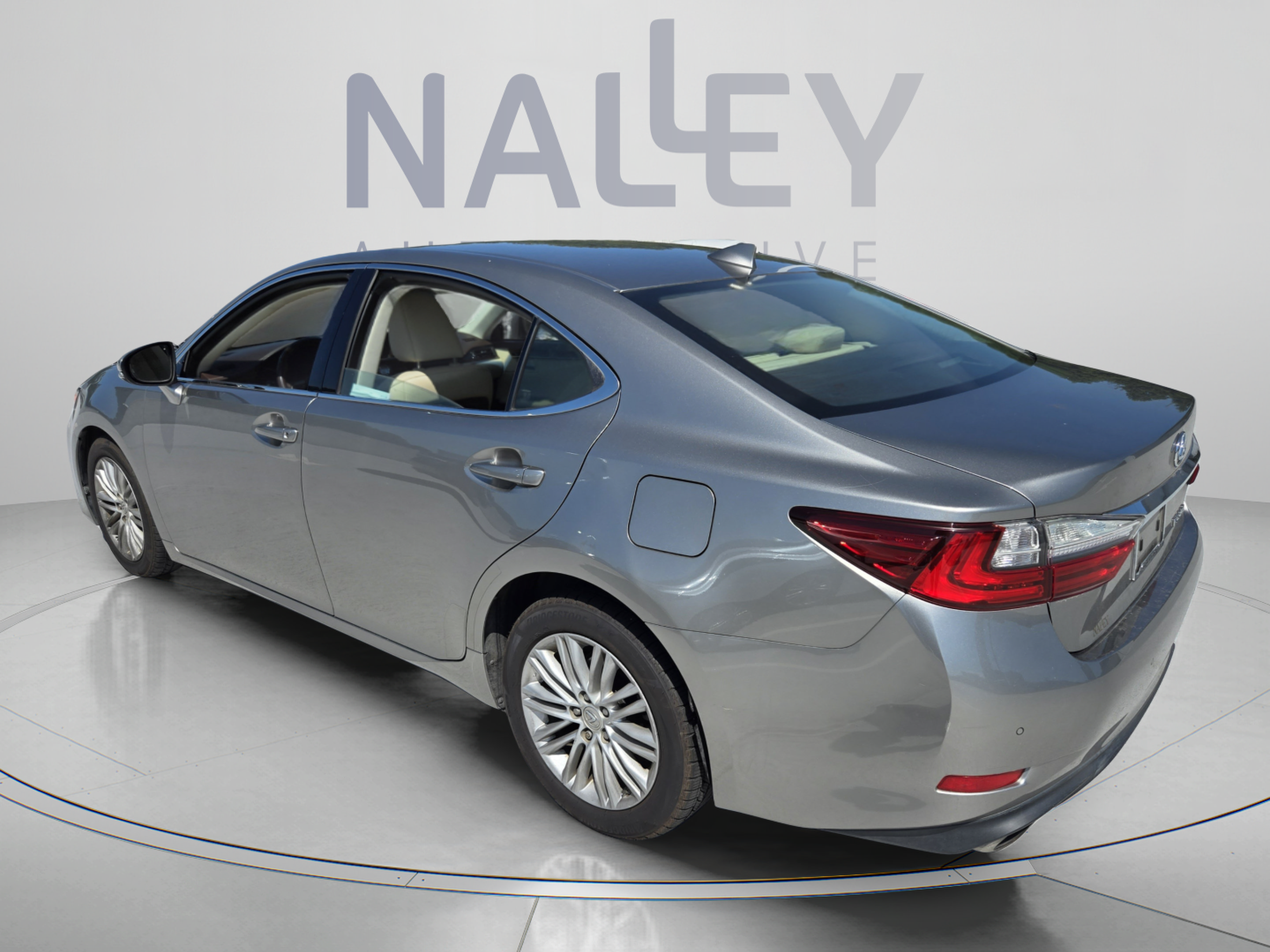 Used 2016 Lexus ES 350 w/ Premium Package w/Wood Trim FWD image 3