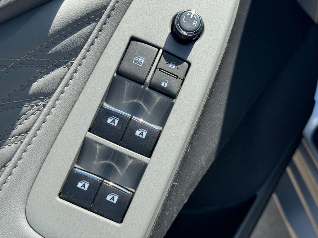 Used 2019 Toyota Avalon Limited w/ Protection Package image 16