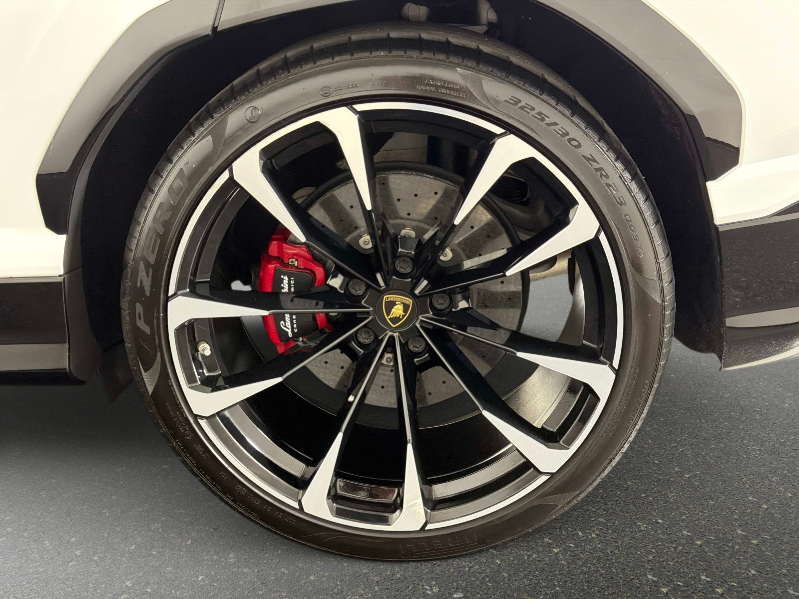 Used 2019 Lamborghini Urus AWD/4WD image 13