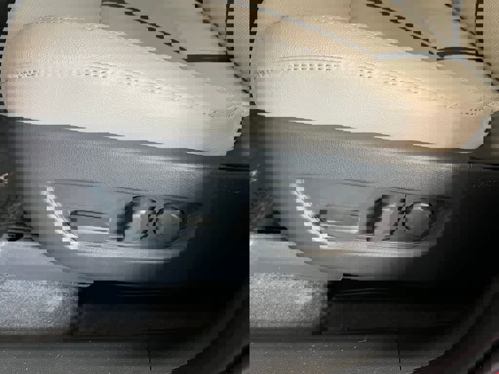 Used 2025 MAZDA CX-90 Plug-In Hybrid w/ Preferred image 15