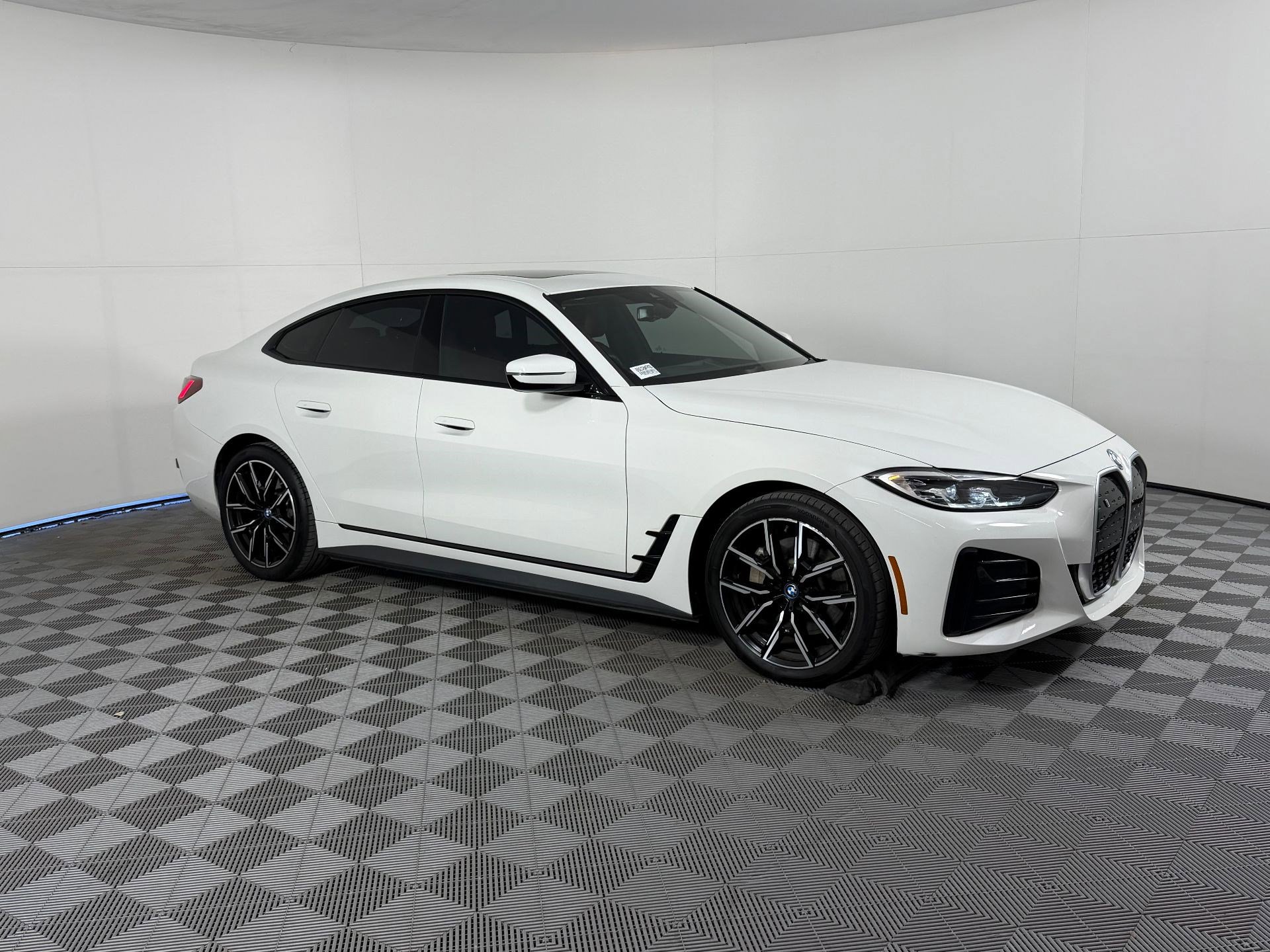 Used 2023 BMW i4 eDrive40 w/ M Sport Package image 7