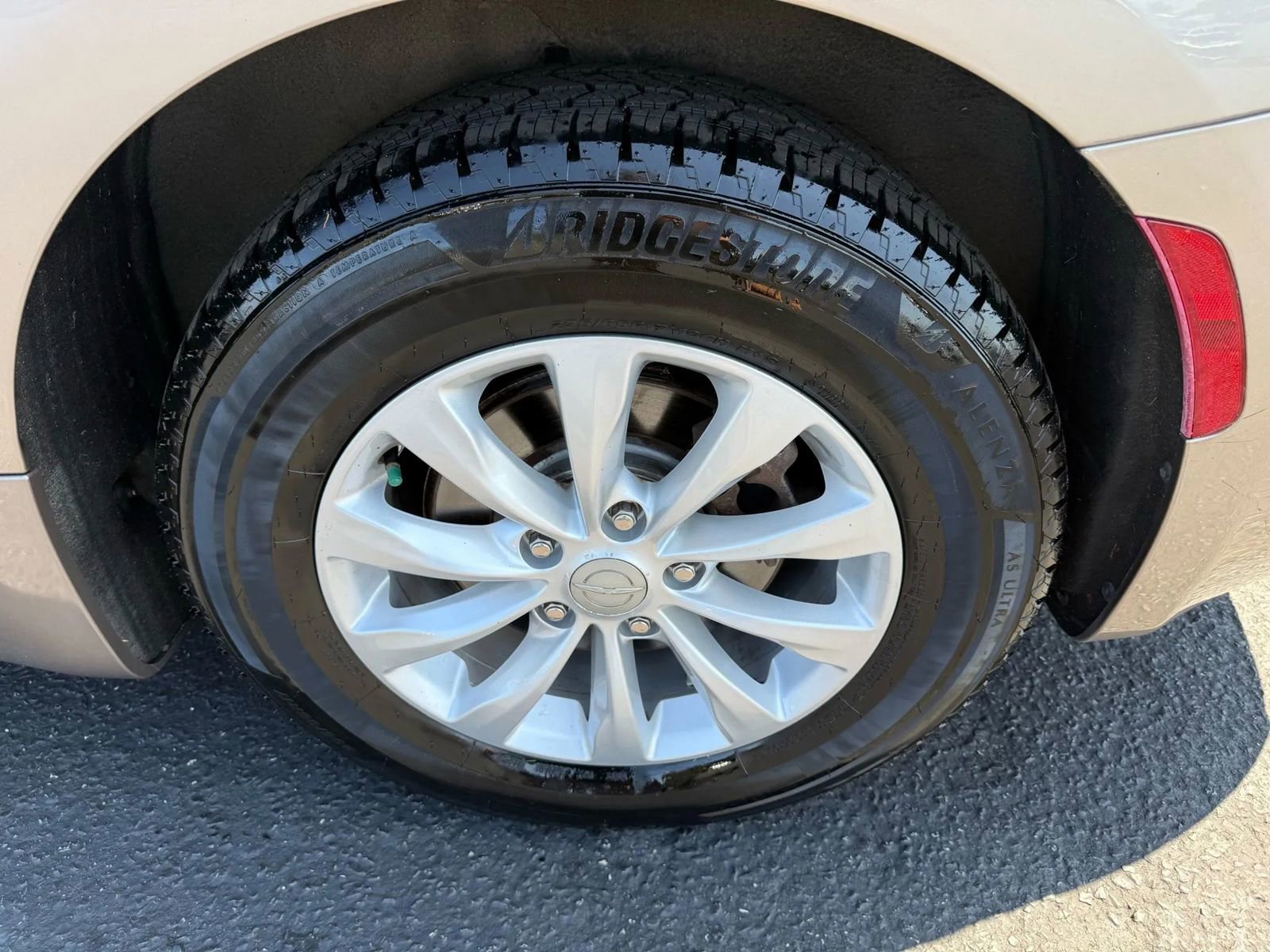 Used 2017 Chrysler Pacifica Touring-L image 45