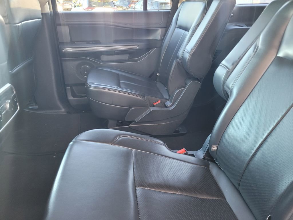 Used 2024 Ford Expedition XLT image 12