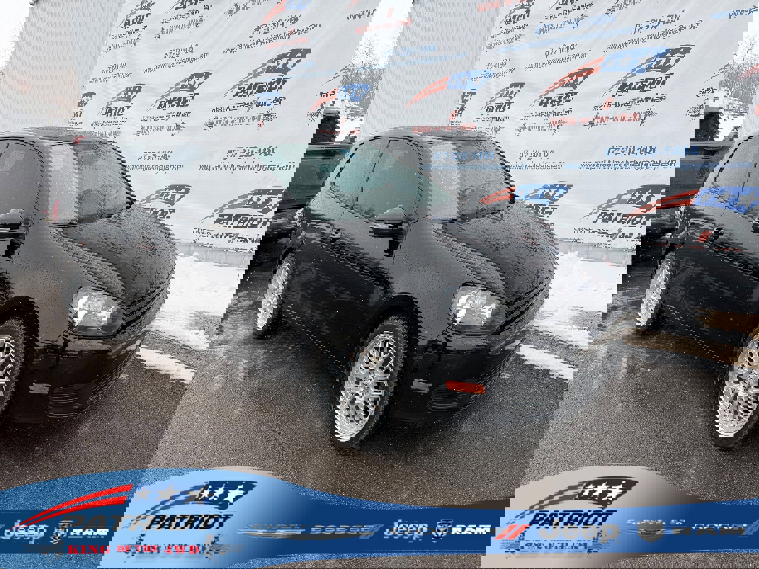 Used 2011 Volkswagen Golf 2-Door image 1