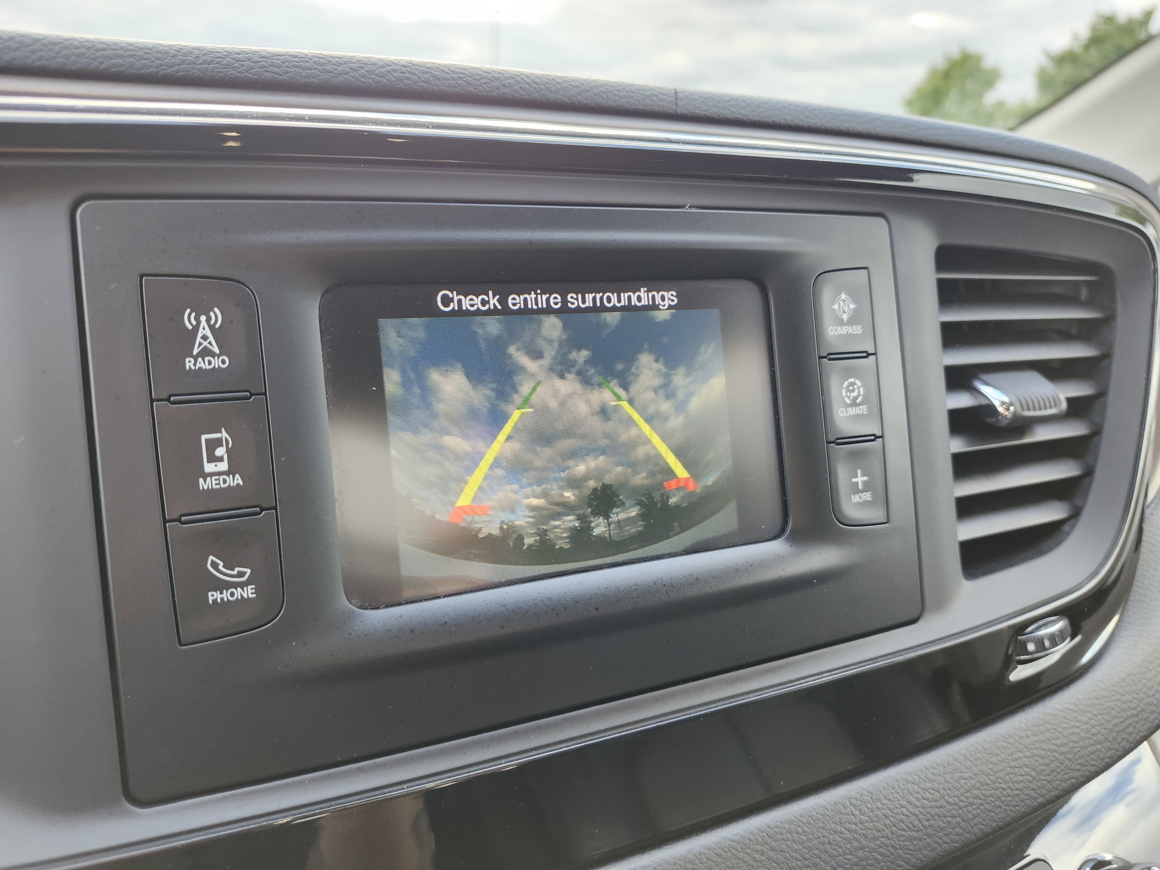Used 2017 Chrysler Pacifica Touring-L FWD image 31