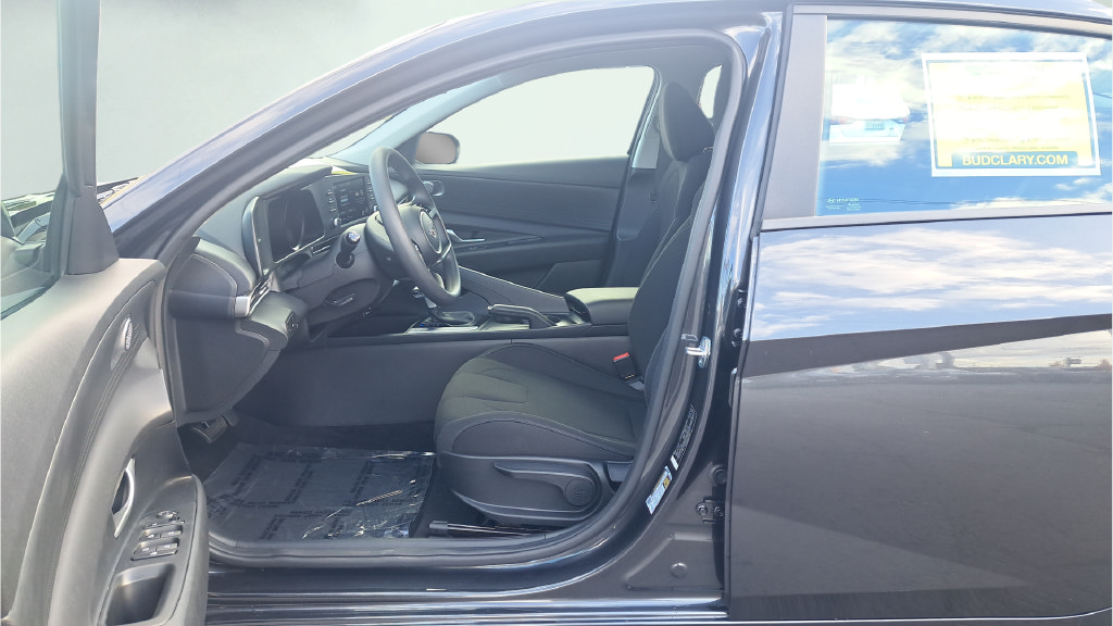 Used 2023 Hyundai Elantra SEL FWD image 22