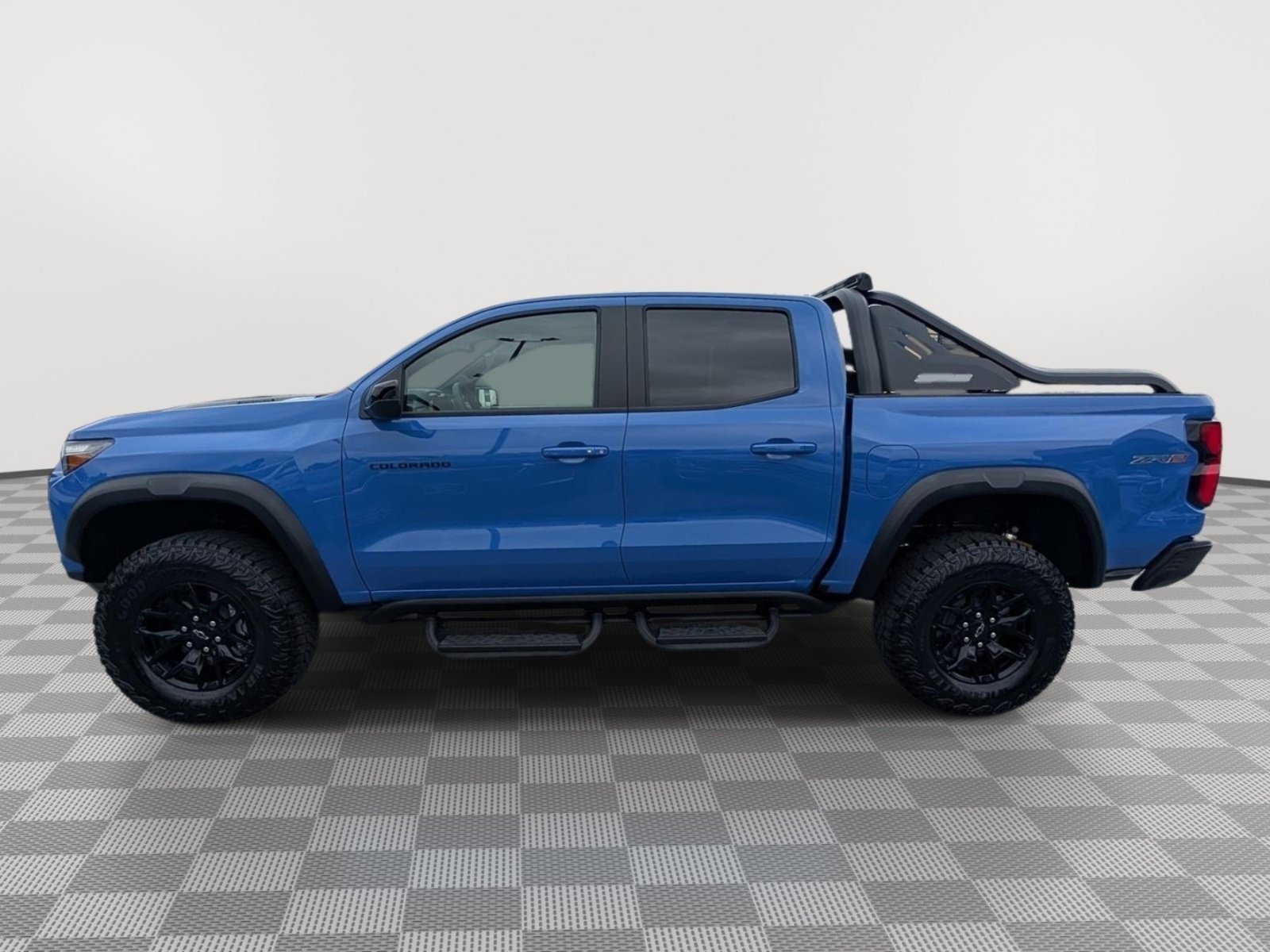 Used 2026 Chevrolet Colorado ZR2 w/ Midnight Edition AWD/4WD image 2