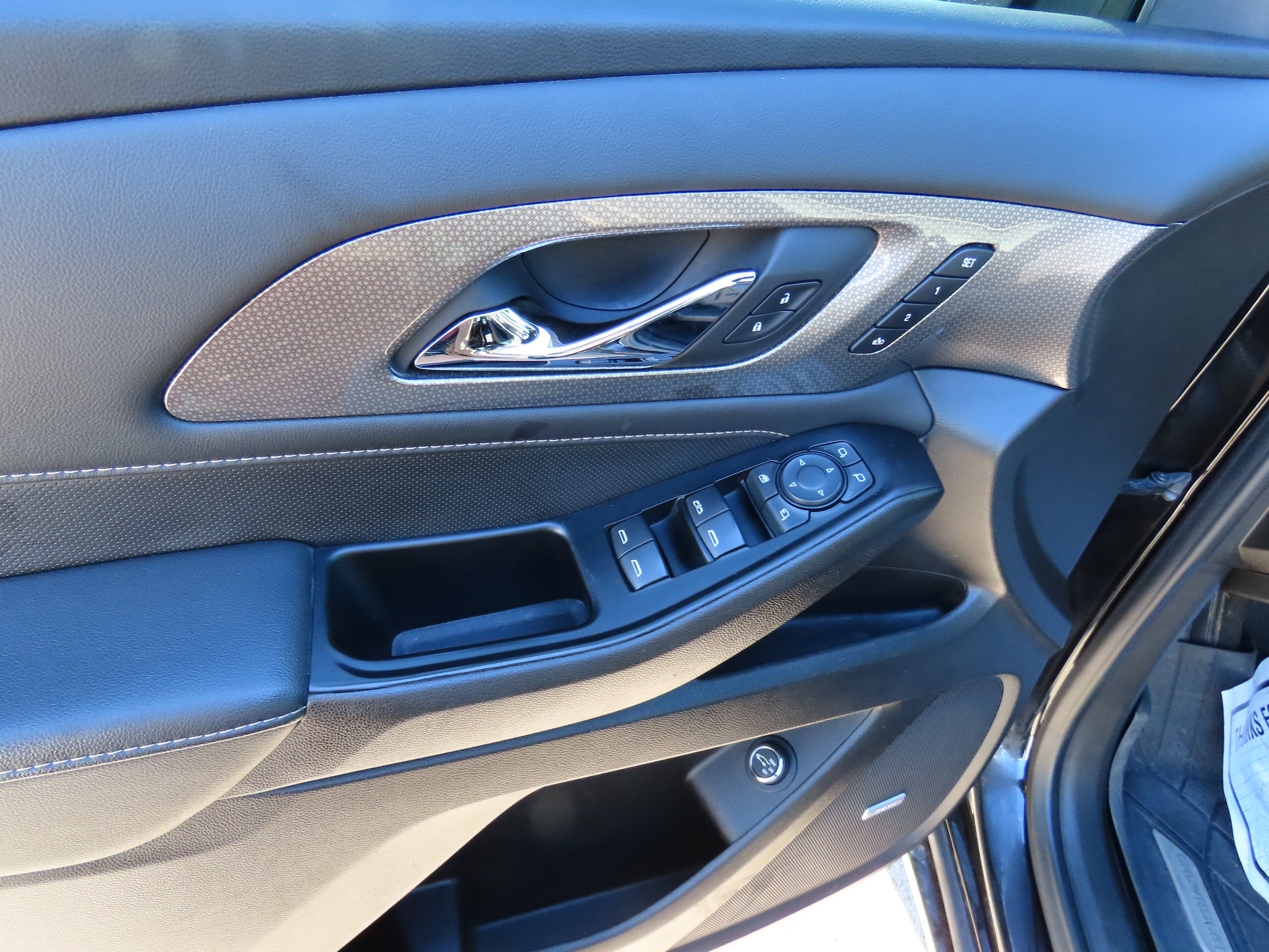 Used 2023 Chevrolet Traverse Premier w/ Redline Edition image 24