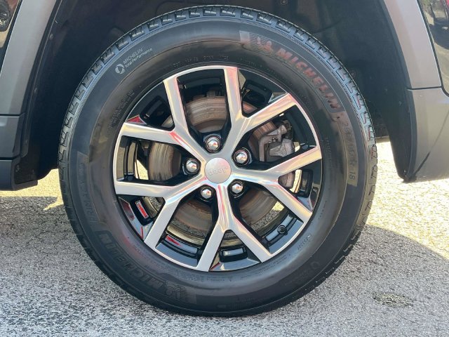 Used 2023 Jeep Grand Cherokee L Limited AWD/4WD image 11