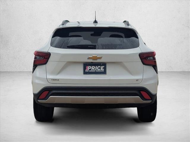 Used 2025 Chevrolet Trax LT FWD image 6