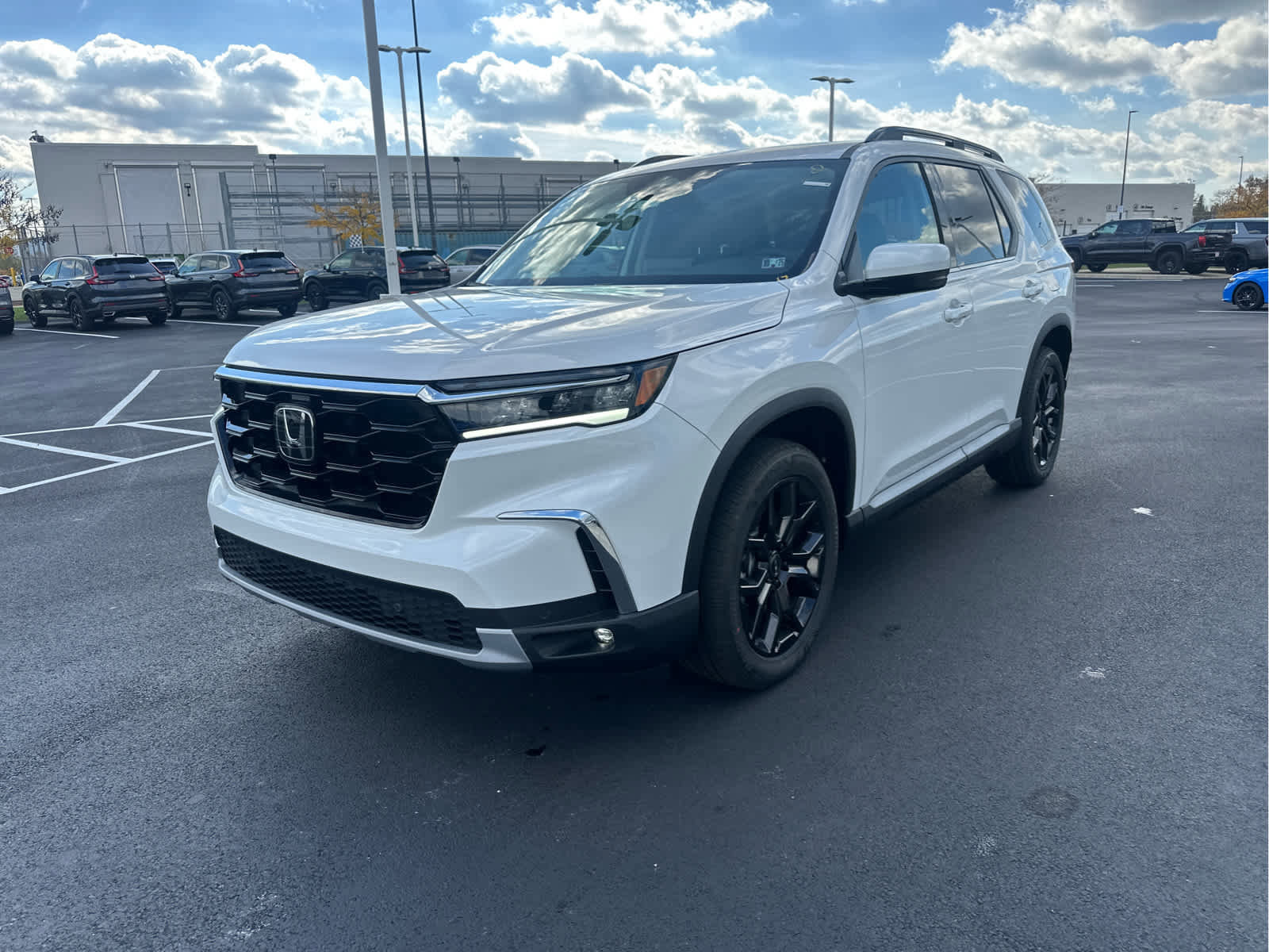 New 2025 Honda Pilot Touring image 3