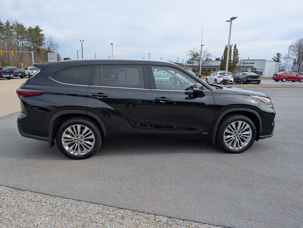 Used 2024 Toyota Highlander Platinum image 7