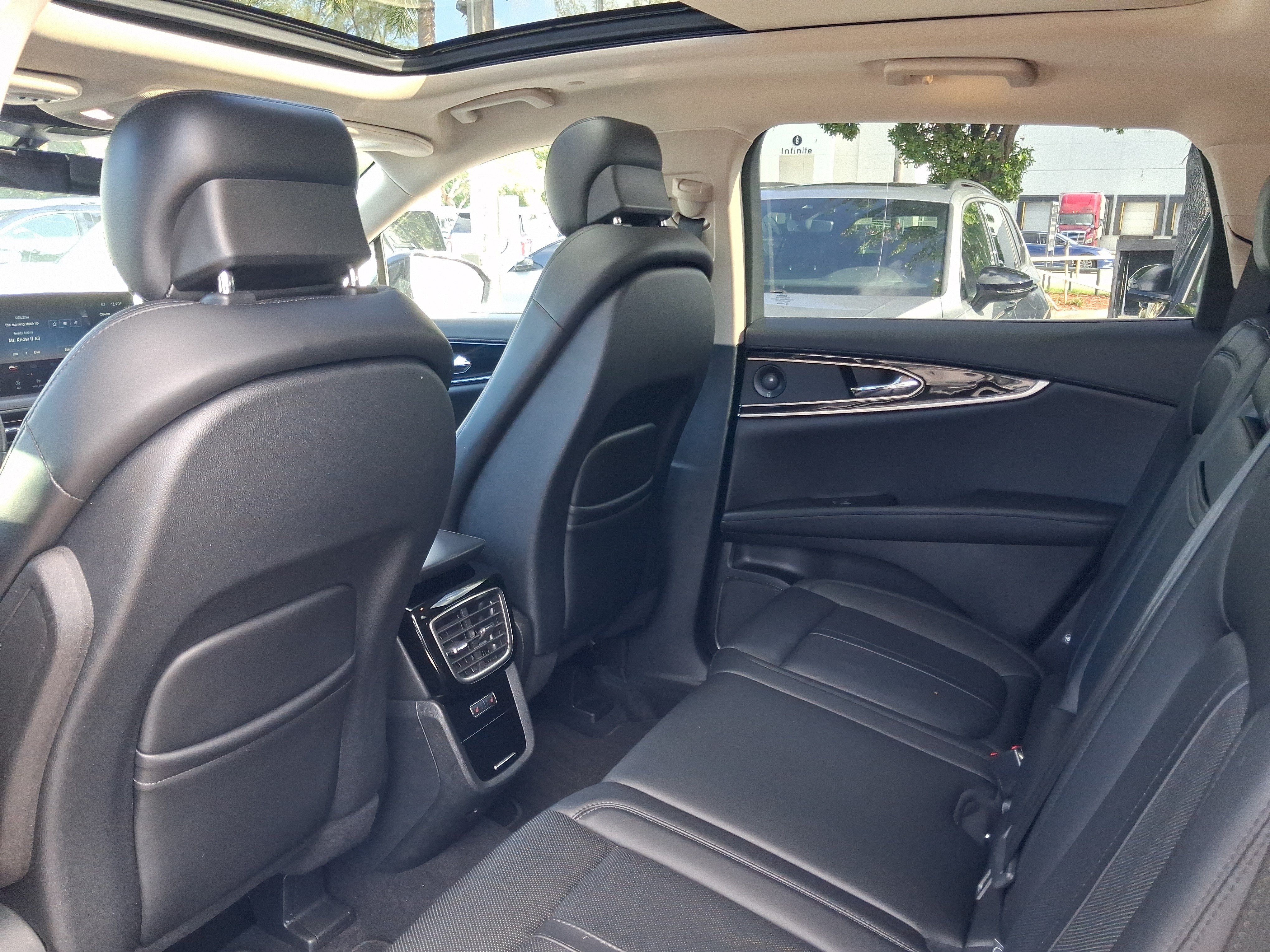 Certified 2023 Lincoln Nautilus Reserve w/ Equipment Group 201A AWD/4WD image 5