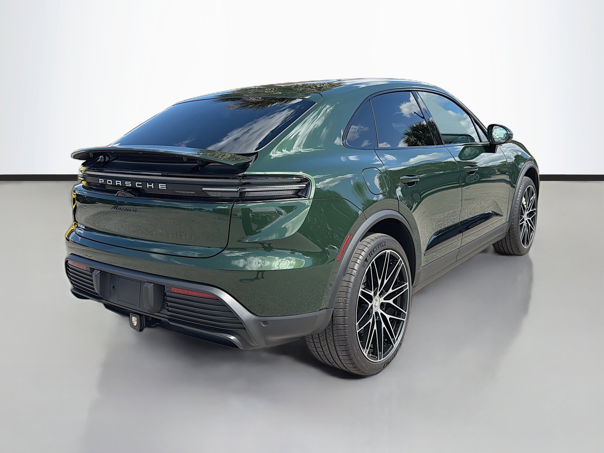 Used 2024 Porsche Macan 4 Electric image 3