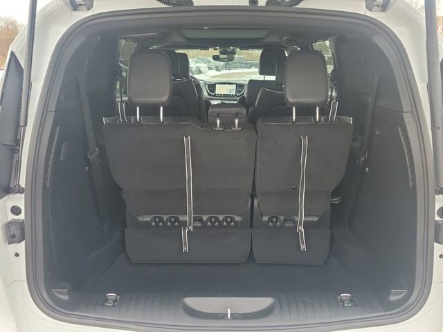 New 2026 Chrysler Pacifica Limited image 18