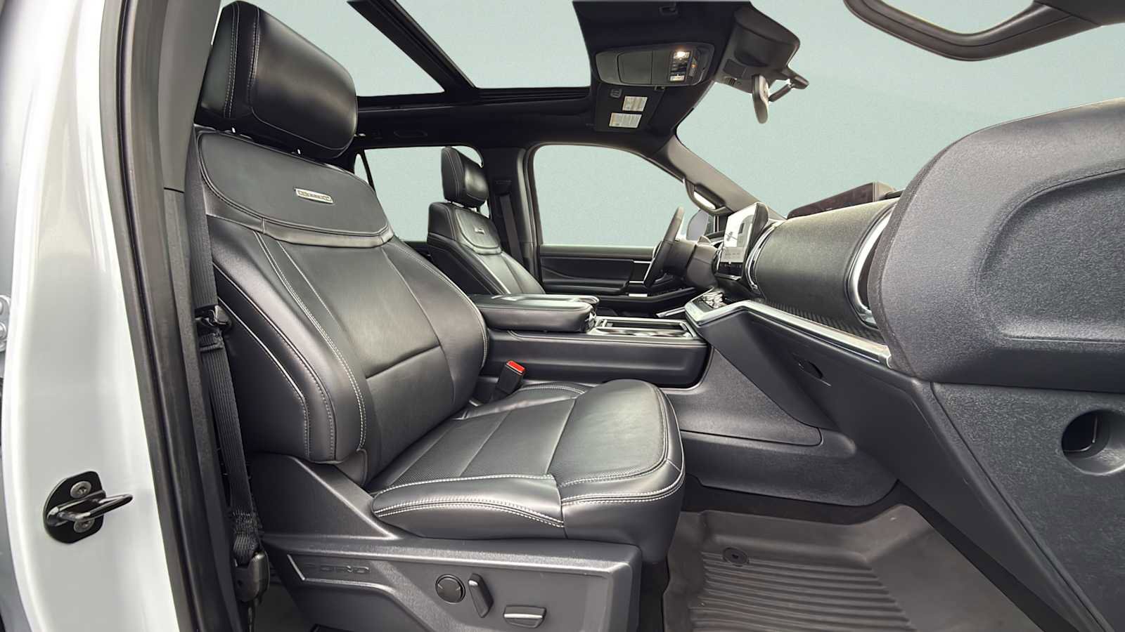 Used 2025 Ford Expedition Platinum w/ Stealth Performance Package image 24