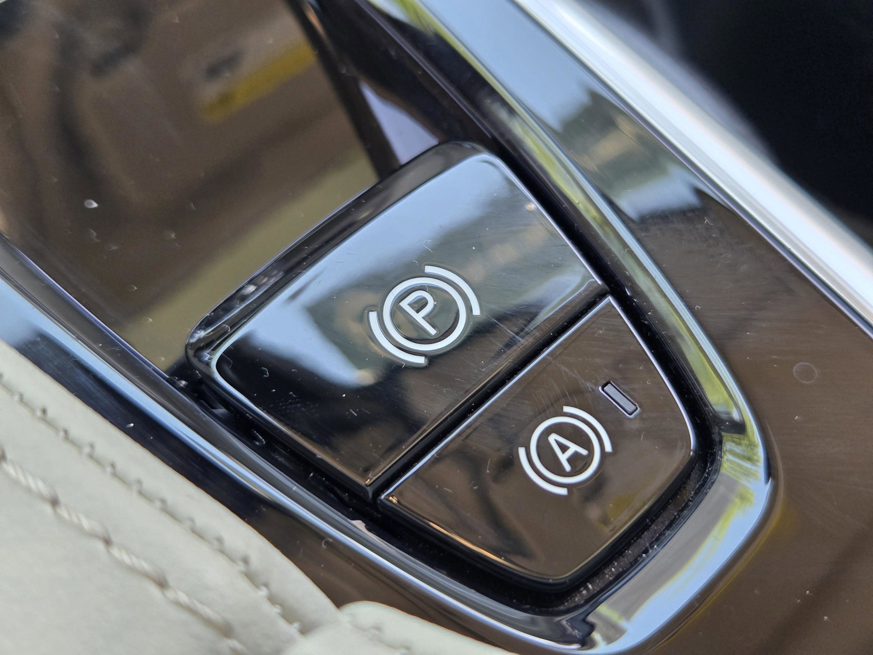 Used 2025 Volvo XC90 B5 Ultra w/ Protection Package Premier image 20